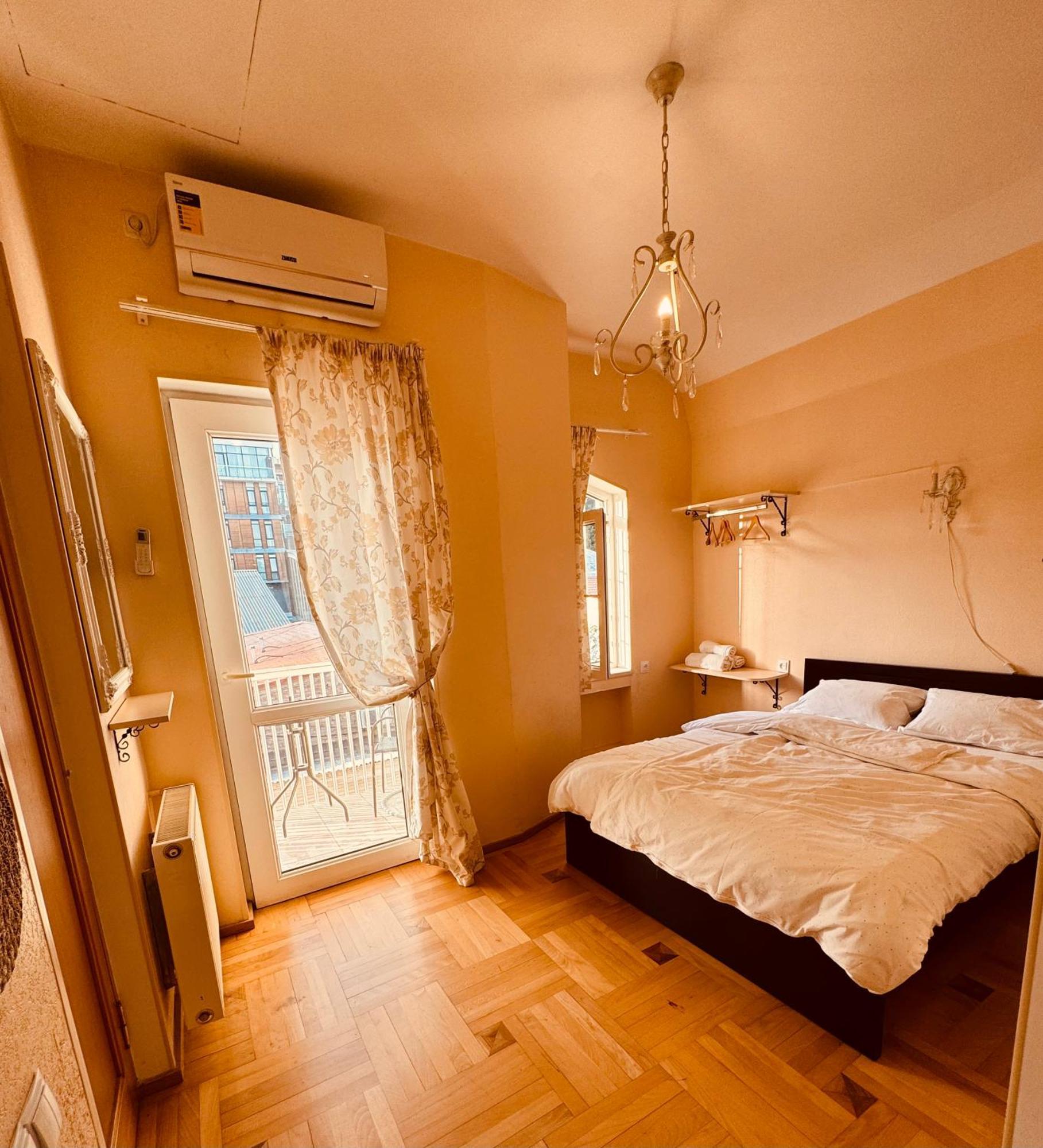 Sky Guest House Tbilisi Bagian luar foto